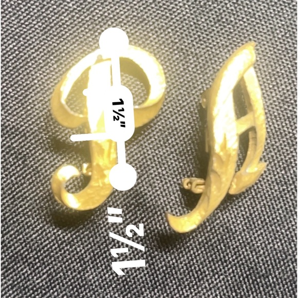 Letter P & A Etched  MAMSELLE Vintage Gold Tone Brooch Pin - Picture 6 of 7